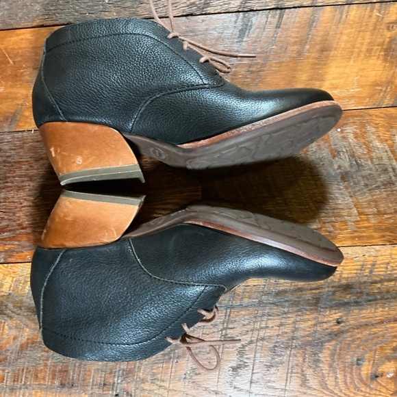 Kork-Ease Helene Black Leather Lace Up Chukka Heel Boots Women’s 8M - Picture 13 of 15